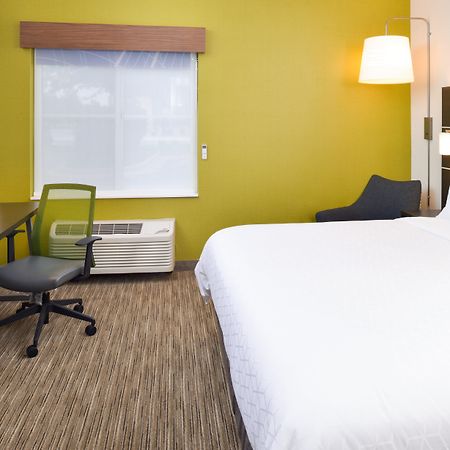 Holiday Inn Express Wixom By Ihg Exterior foto