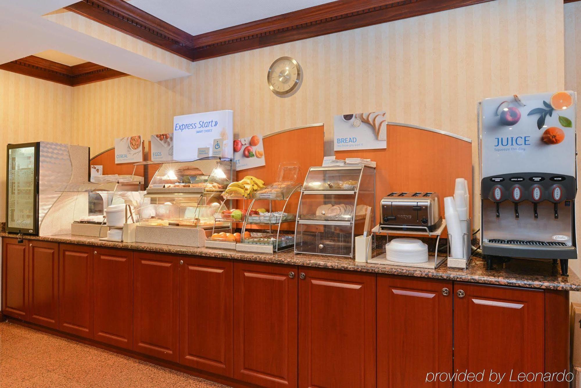 Holiday Inn Express Wixom By Ihg Exterior foto