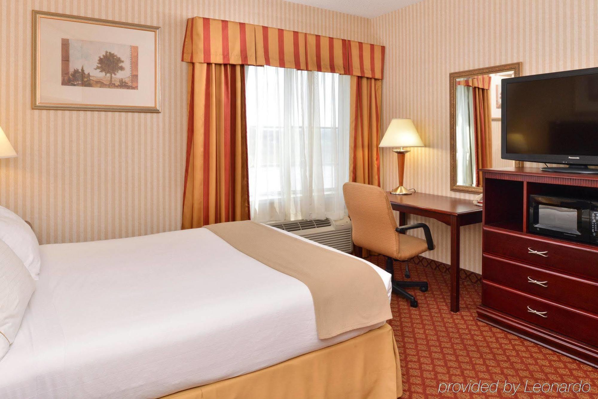 Holiday Inn Express Wixom By Ihg Exterior foto